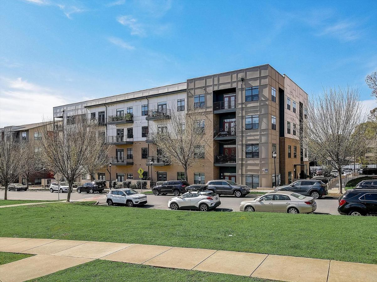 Frontdesk Village At Commonwealth Apts Plaza Midwood Apartment *