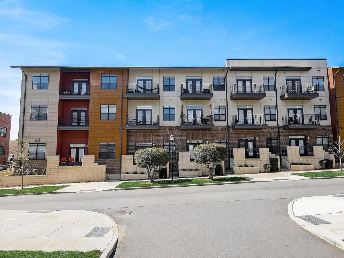 Frontdesk Village At Commonwealth Apts Plaza Midwood Apartment Charlotte