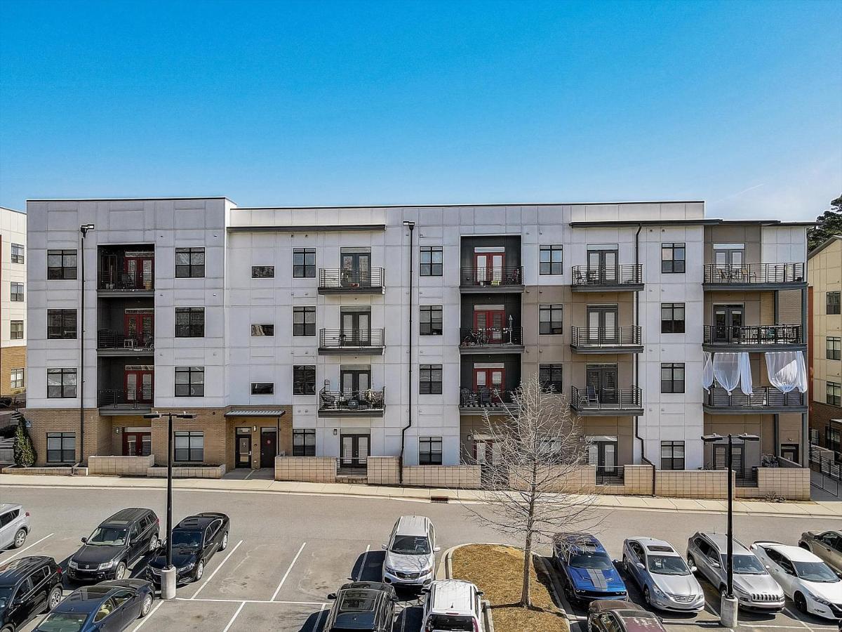 Frontdesk Village At Commonwealth Apts Plaza Midwood Charlotte
