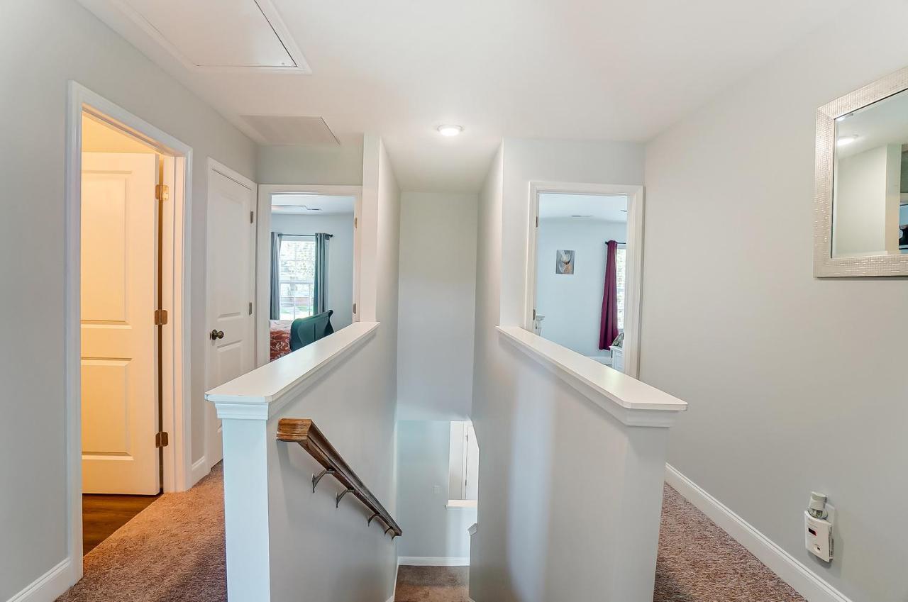 Holiday home New!! Cozy In Charlotte, Near White Water Center, Uptown & Airport!