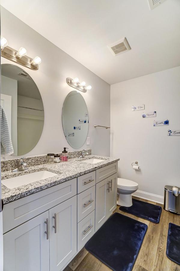 Holiday home New!! Cozy In Charlotte, Near White Water Center, Uptown & Airport! *