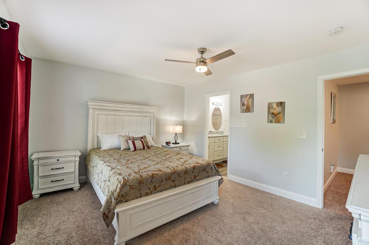 Holiday home New!! Cozy In Charlotte, Near White Water Center, Uptown & Airport! Charlotte