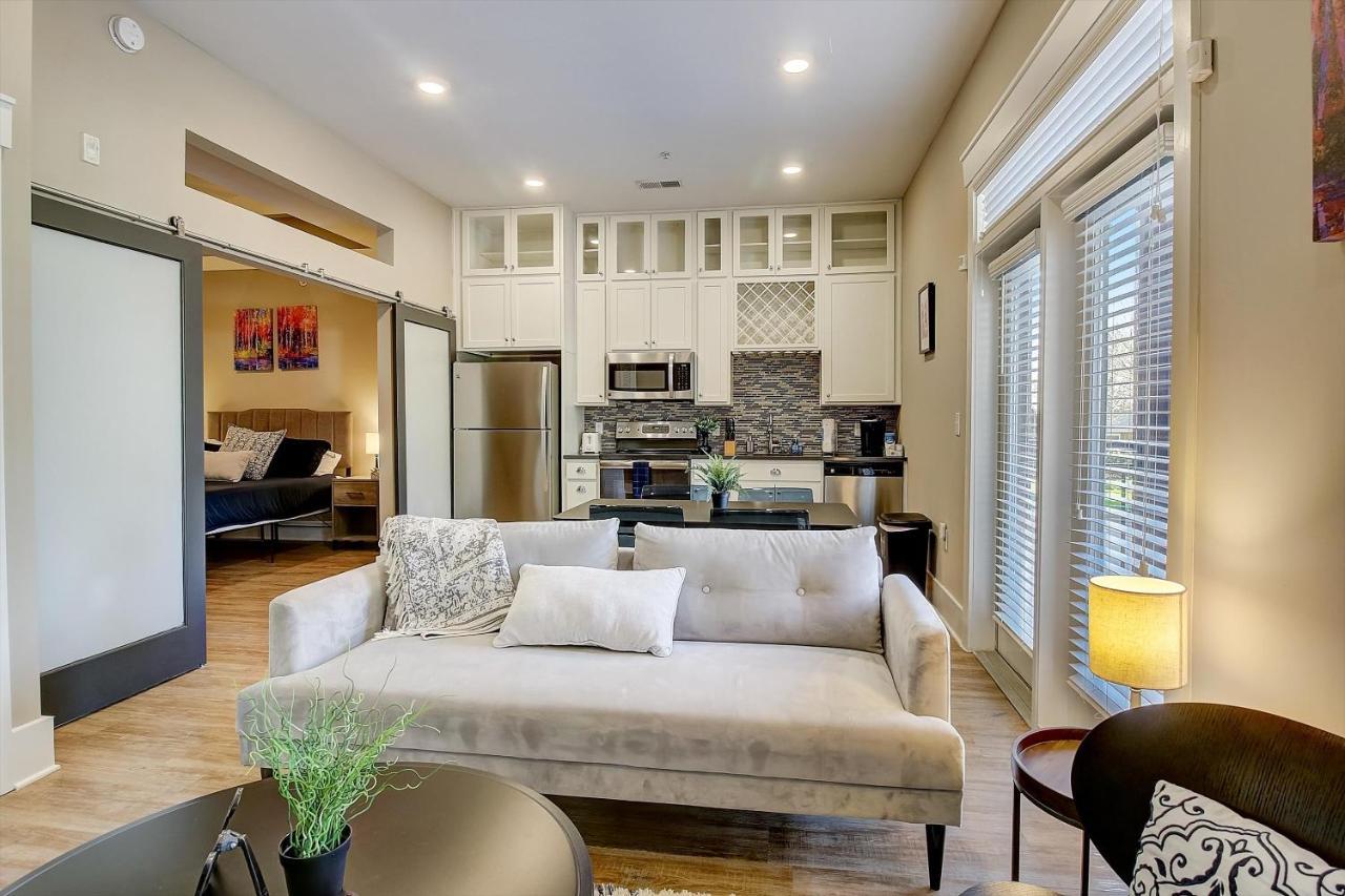 Frontdesk Village At Commonwealth Apts Plaza Midwood *
