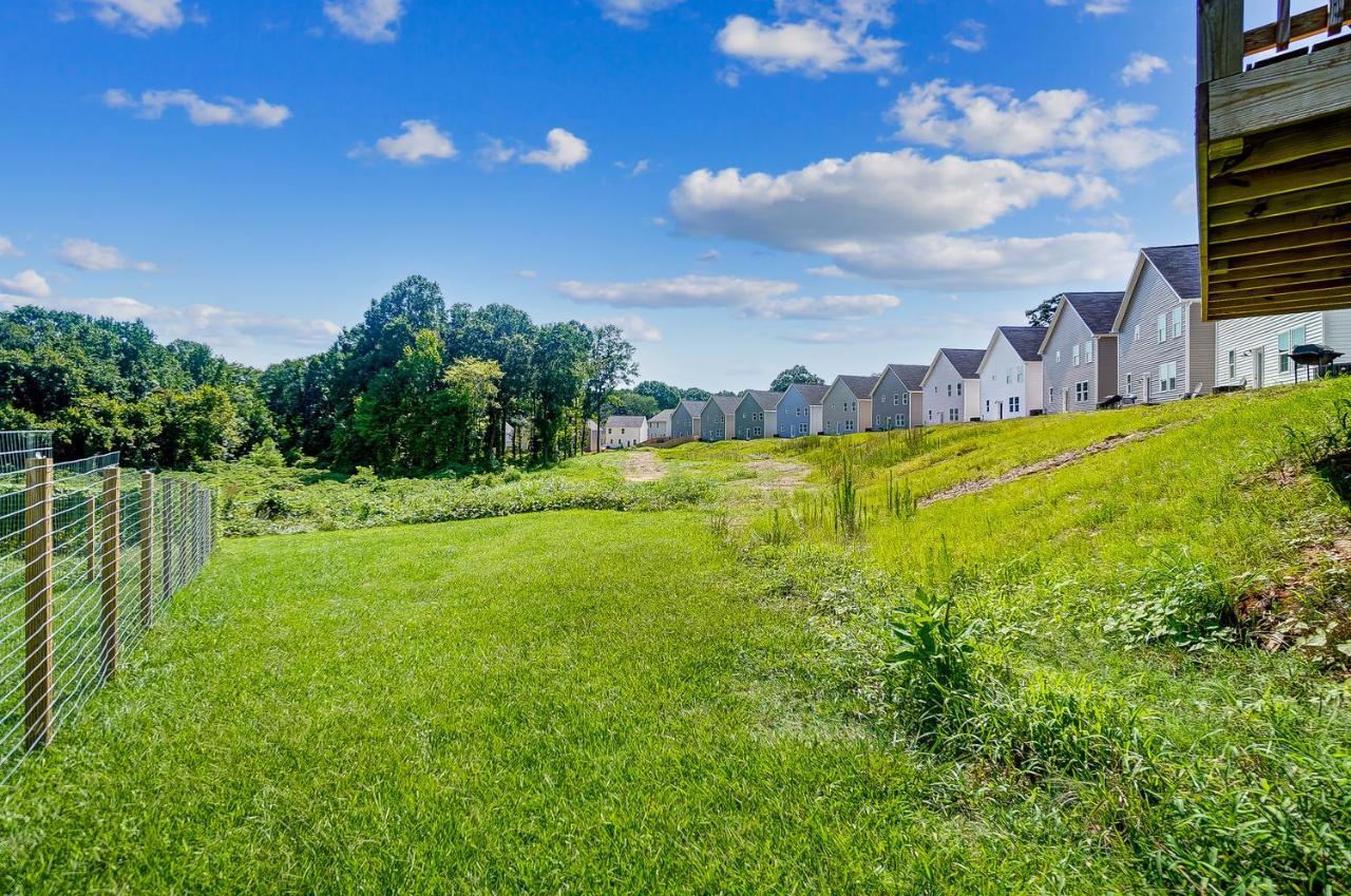 New!! Cozy In Charlotte, Near White Water Center, Uptown & Airport! Holiday home Charlotte