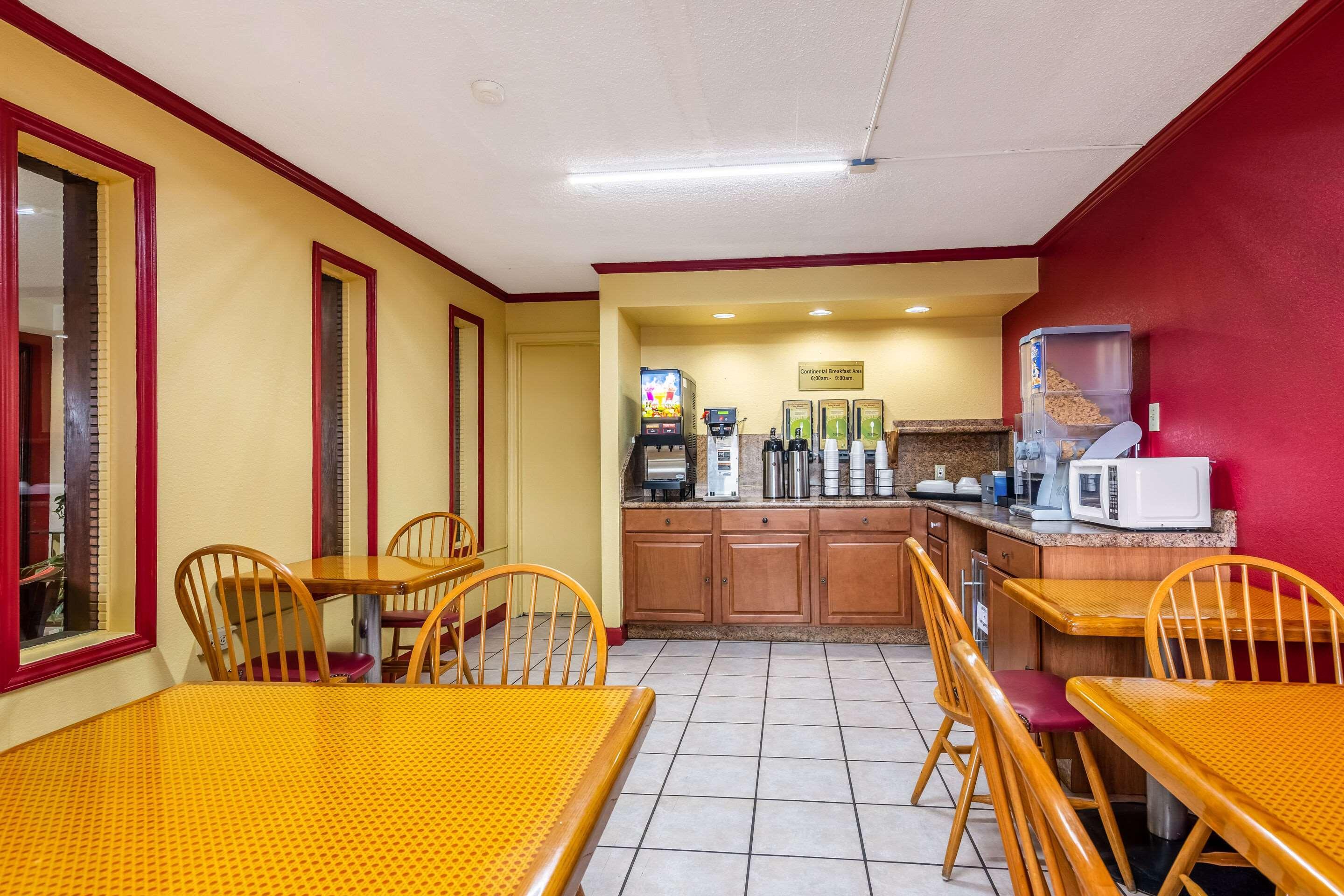Econo Airport Area Lodge *