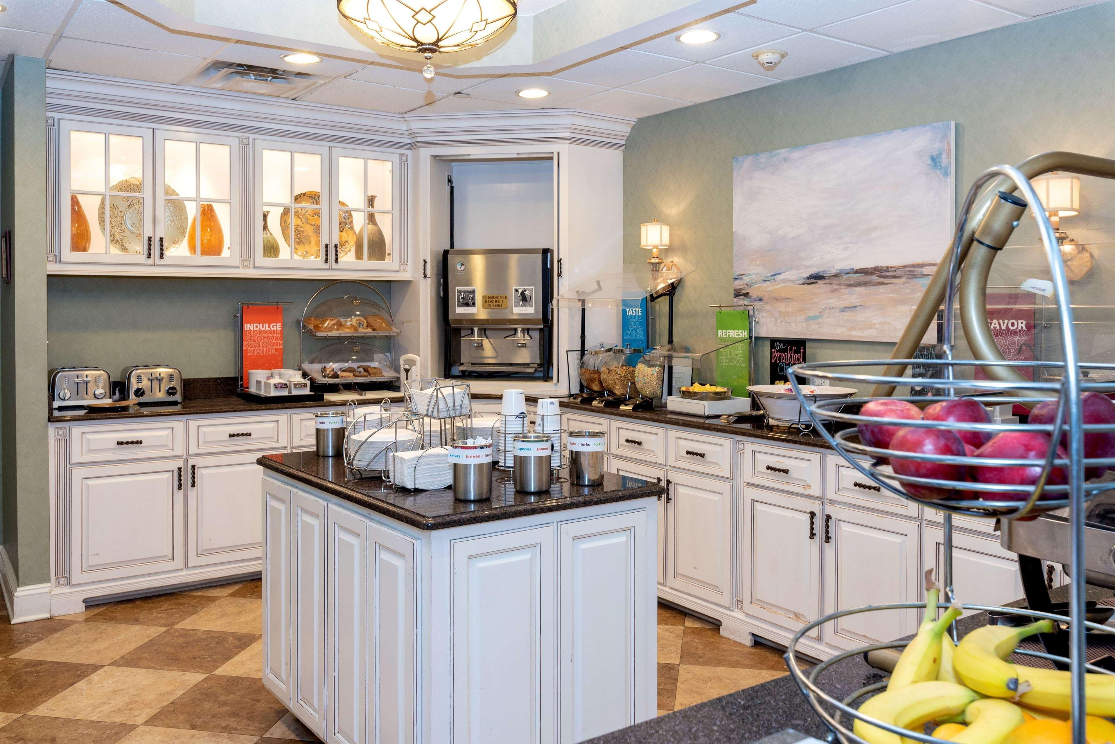 Hampton & South Park At Phillips Place Hotel 3*