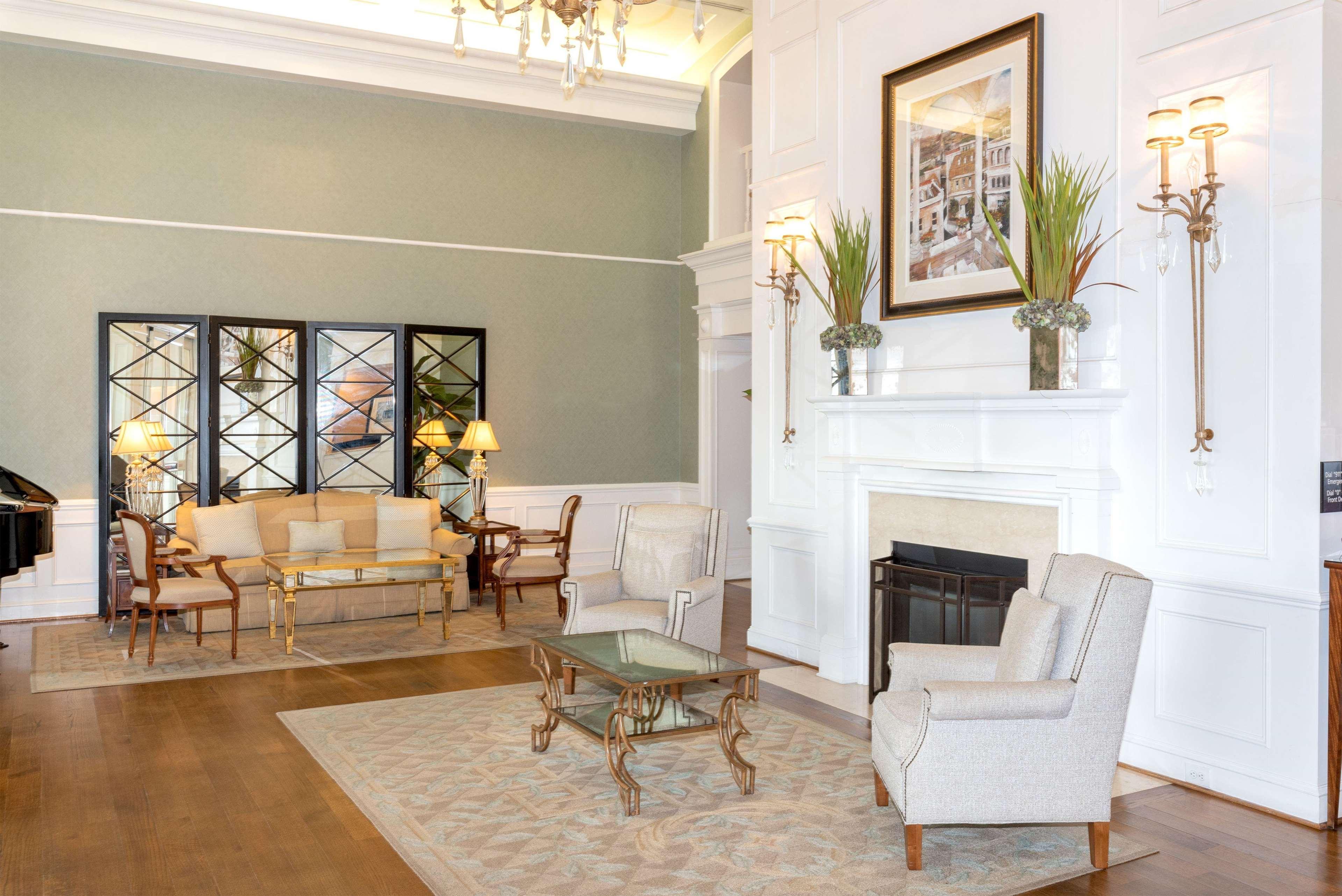 Hampton & South Park At Phillips Place Hotel 3*