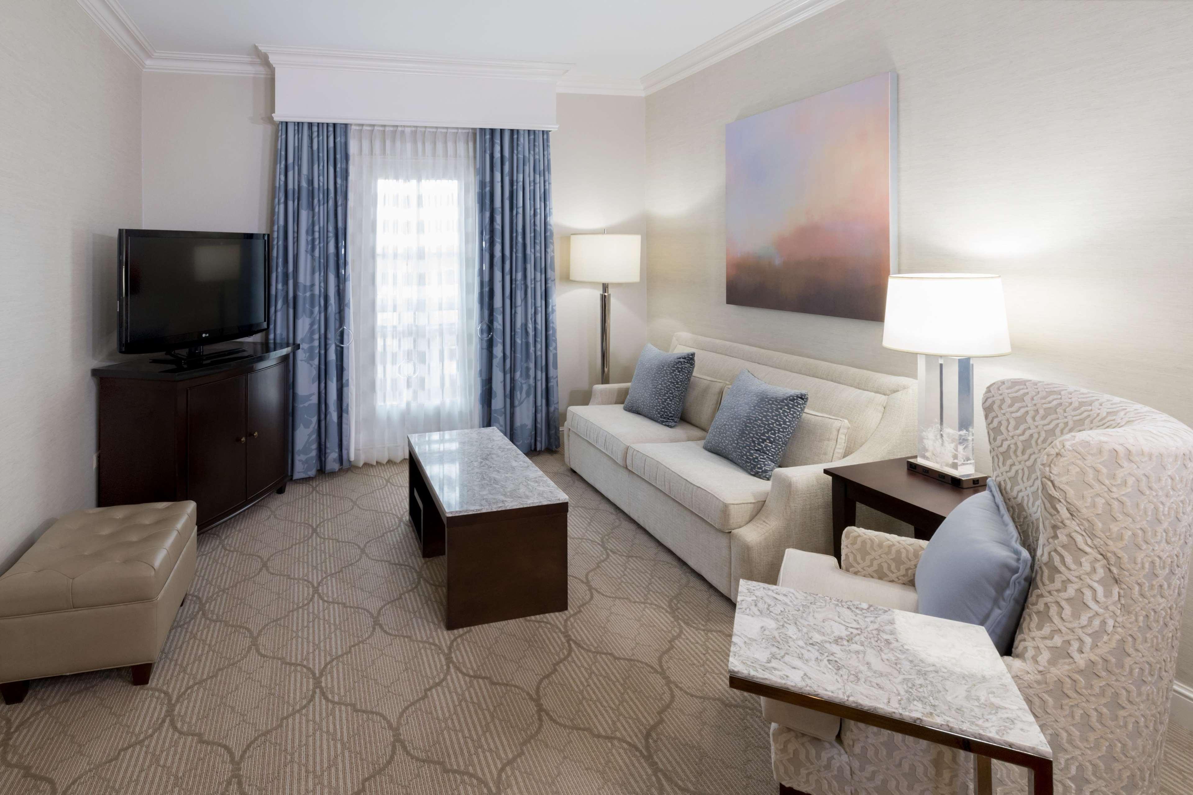Hampton & South Park At Phillips Place Hotel 3*