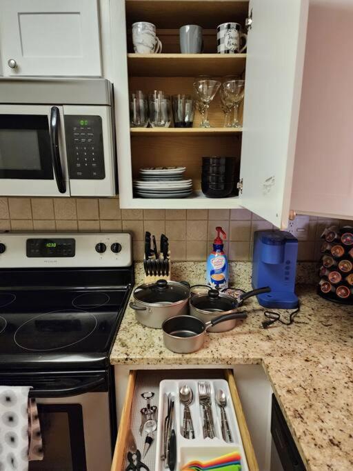 Apartment Uptown 2 Bedroom With Wi-fi *