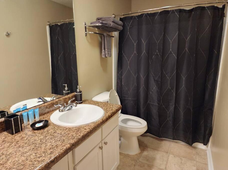 Apartment Uptown 2 Bedroom With Wi-fi *