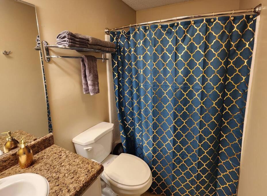 Uptown 2 Bedroom With Wi-fi *