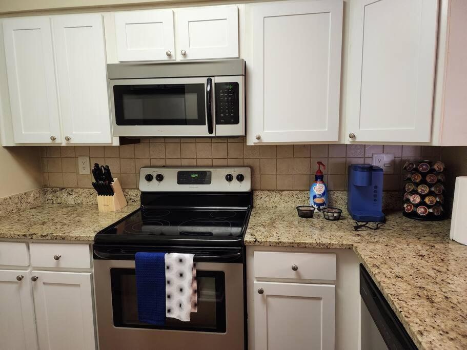Uptown 2 Bedroom With Wi-fi *