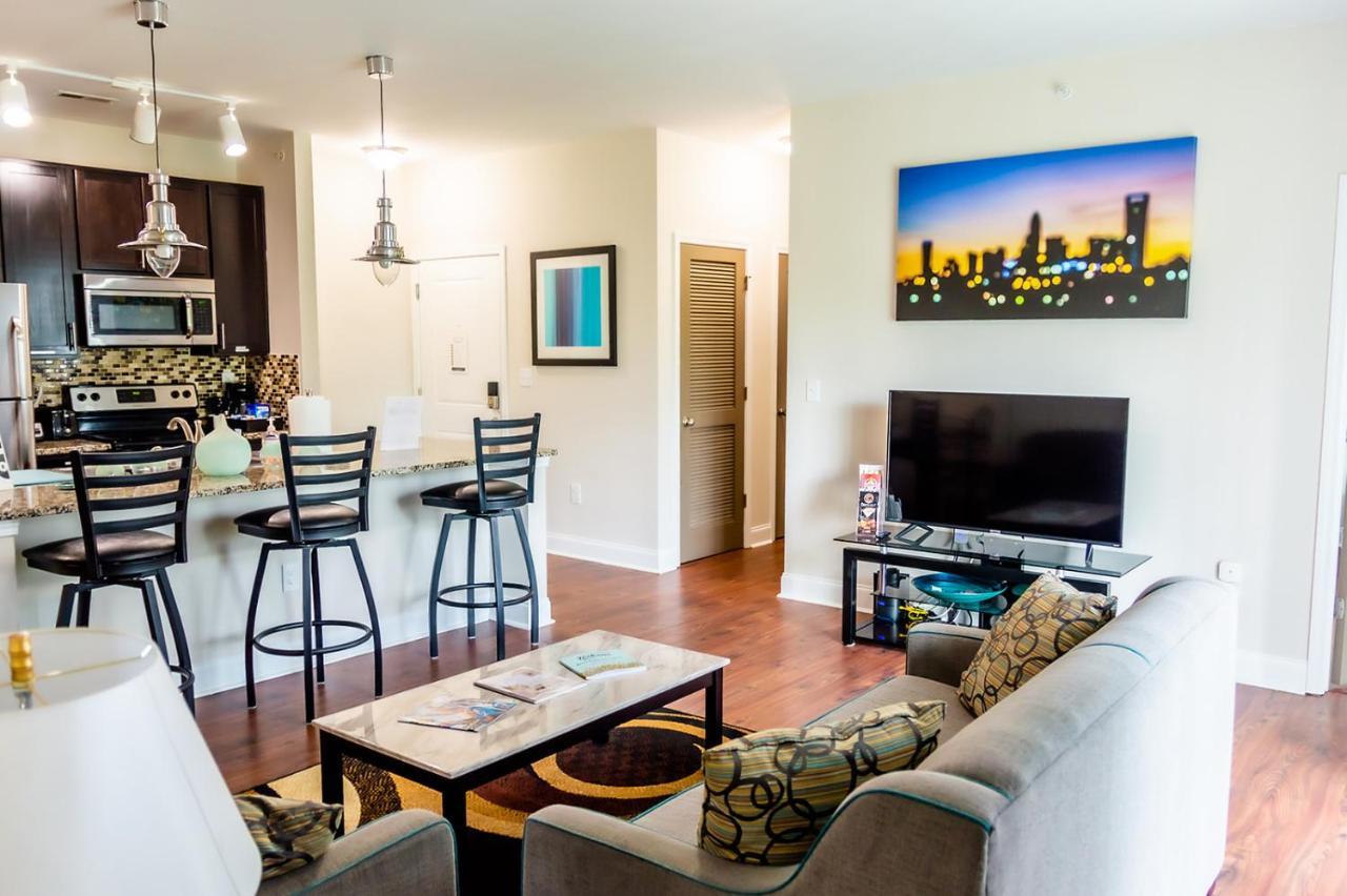 Serene Uptown 2br And 2ba Apartment *