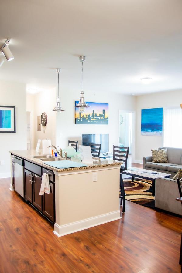Serene Uptown 2br And 2ba Apartment *