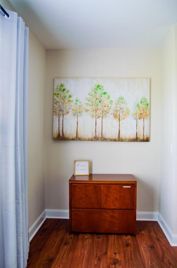 Serene Uptown 2br And 2ba Apartment *