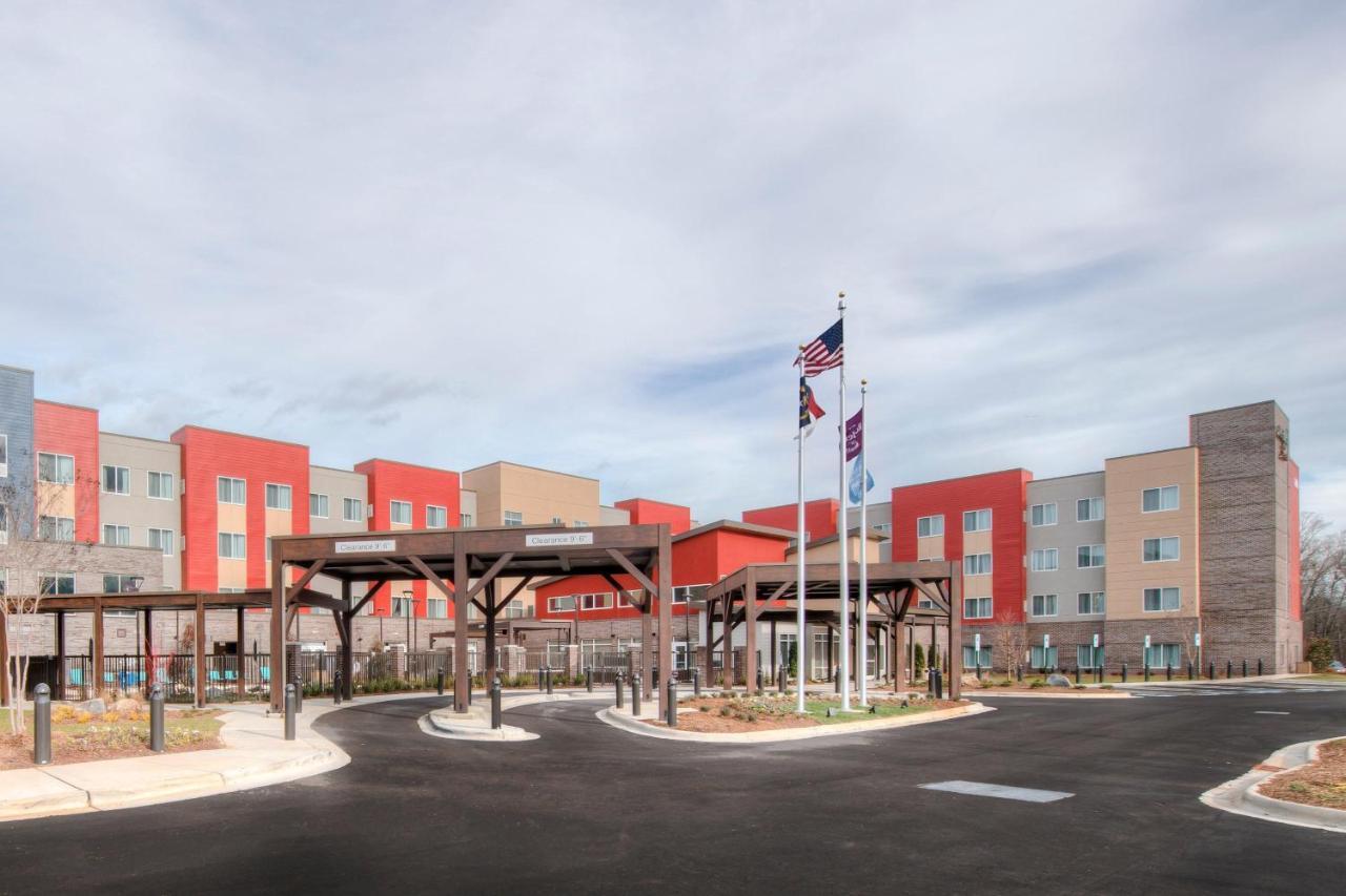Hotel By Marriott Airport
