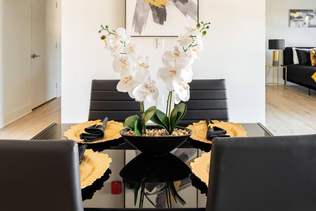 Apartment Luxurious & Comfy Downtown Oasis ~ Views ~ Parking Charlotte