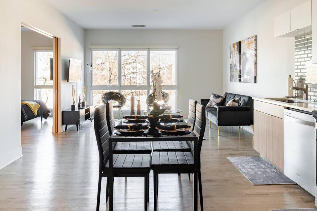 Apartment Luxurious & Comfy Downtown Oasis ~ Views ~ Parking