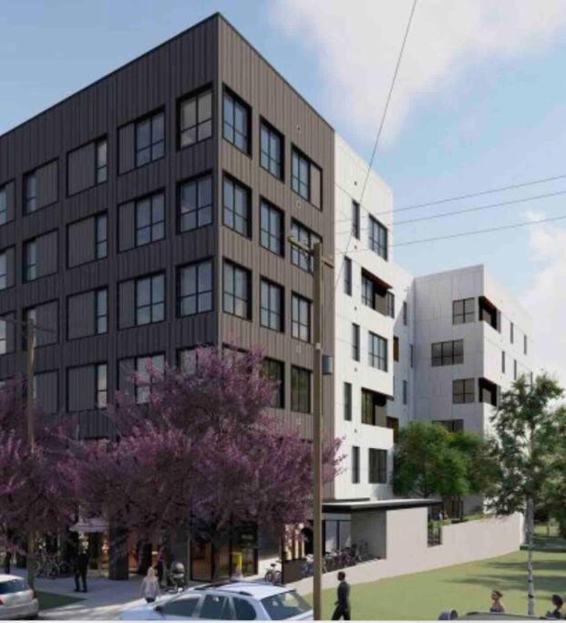 Apartment Luxurious & Comfy Downtown Oasis ~ Views ~ Parking *