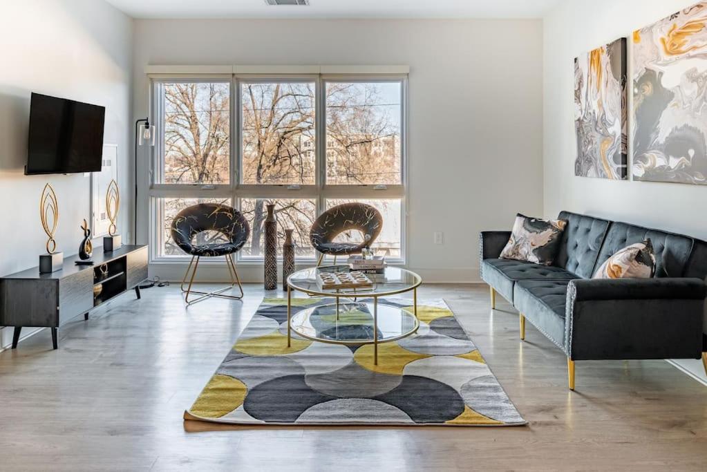 Luxurious & Comfy Downtown Oasis ~ Views ~ Parking Apartment Charlotte