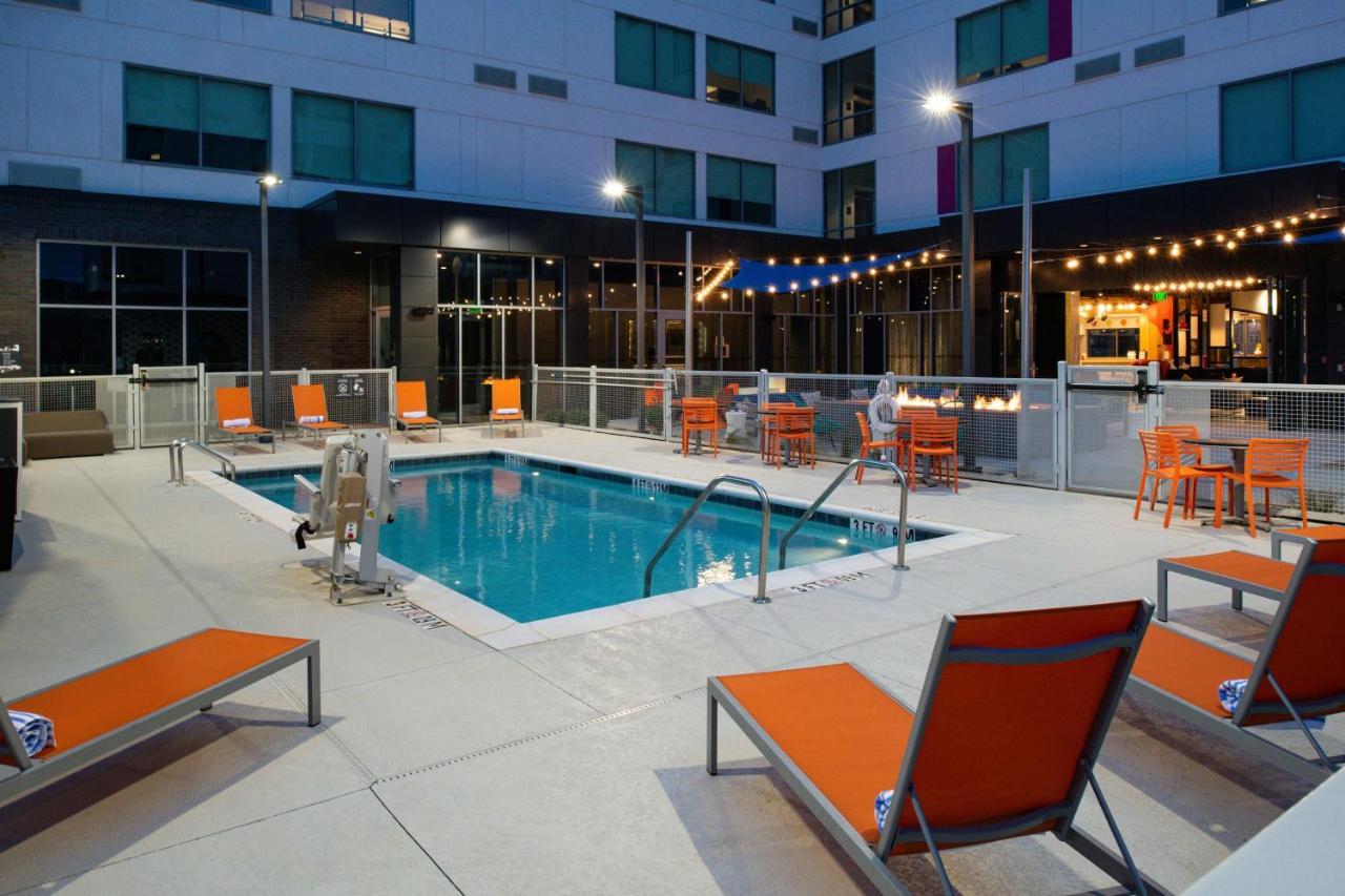 Aloft Airport 3*