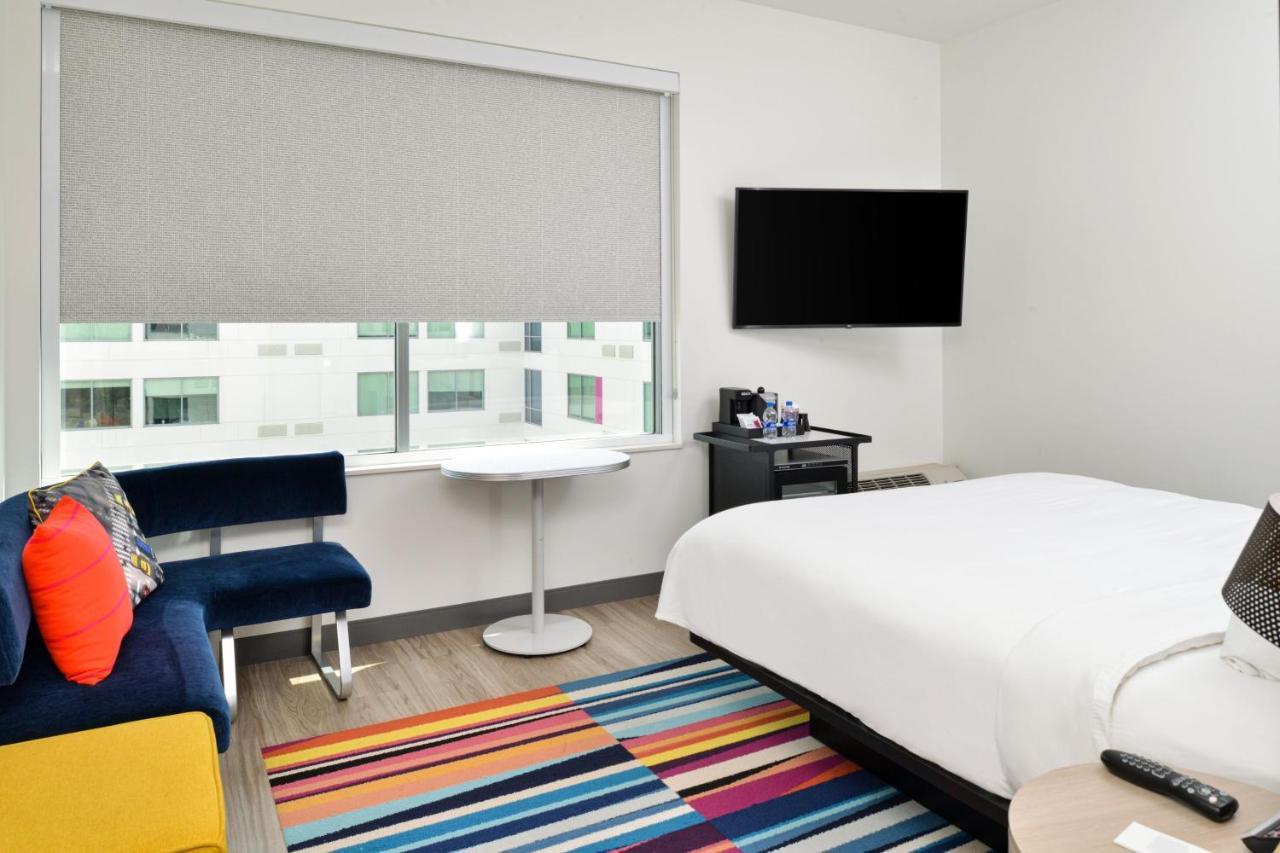Aloft Airport Hotel 3*