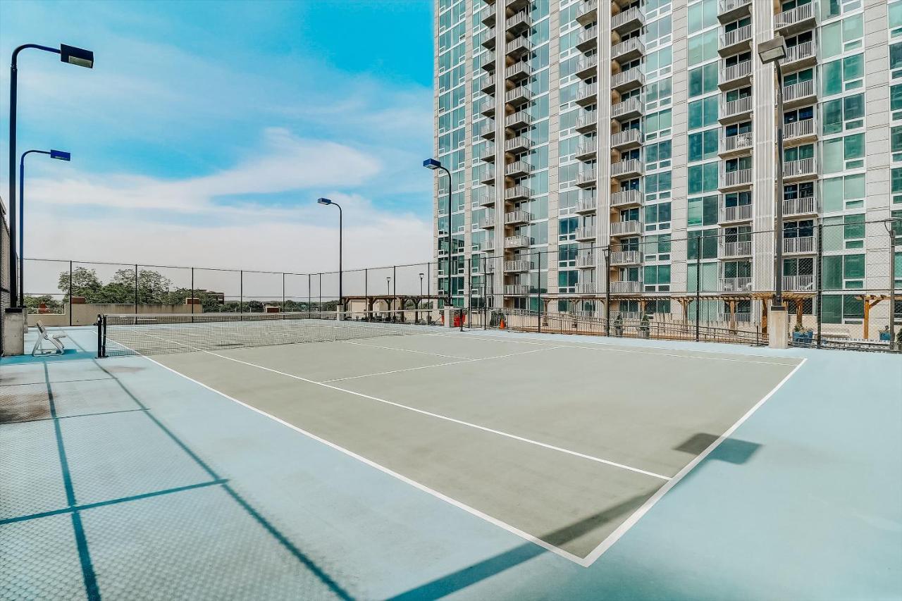 Frontdesk Skyhouse Apts Uptown Apartment *