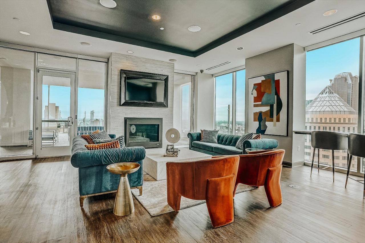 Frontdesk Skyhouse Apts Uptown *