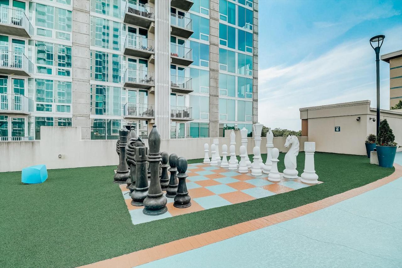 Frontdesk Skyhouse Apts Uptown *