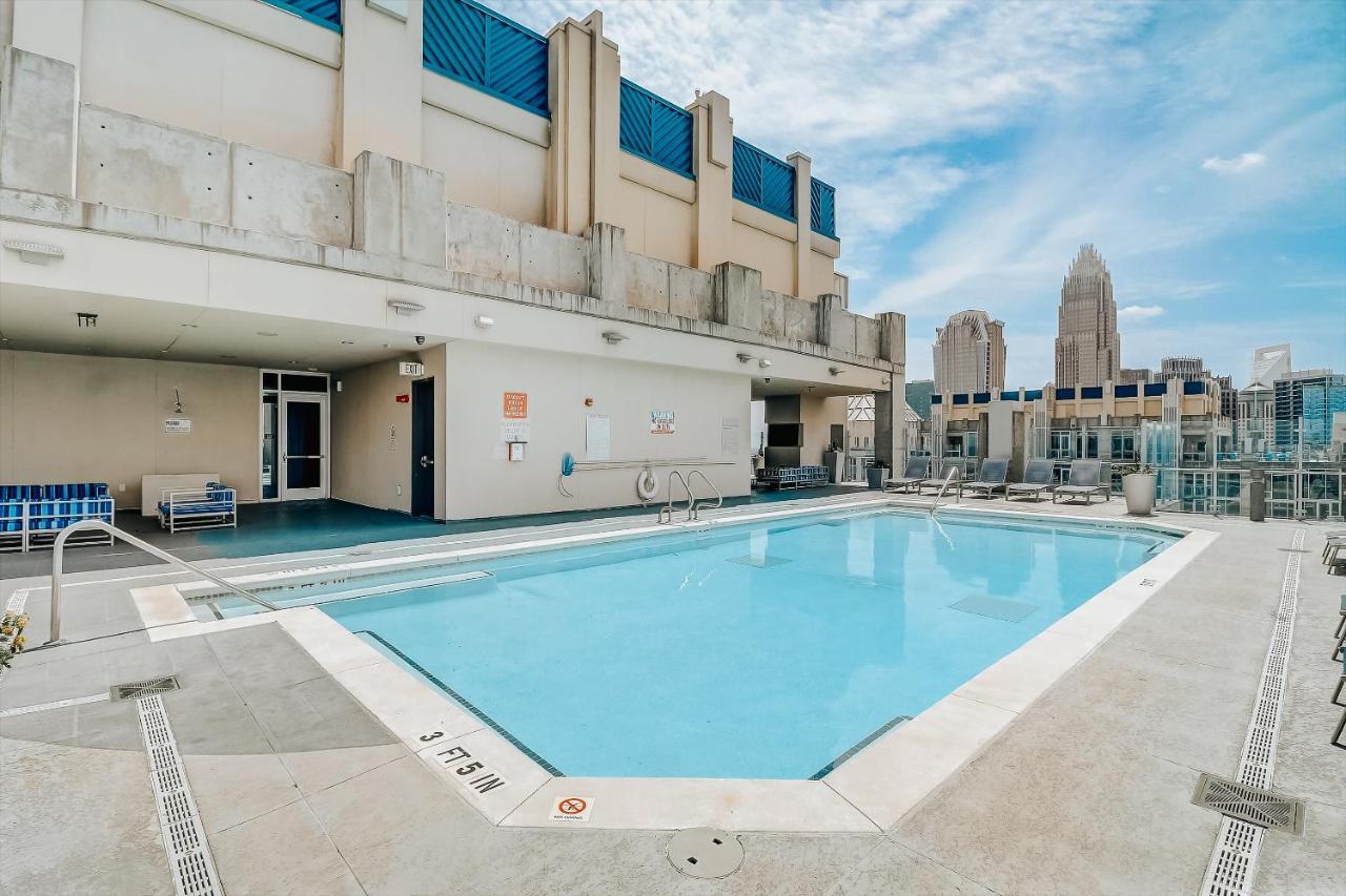 Frontdesk Skyhouse Apts Uptown