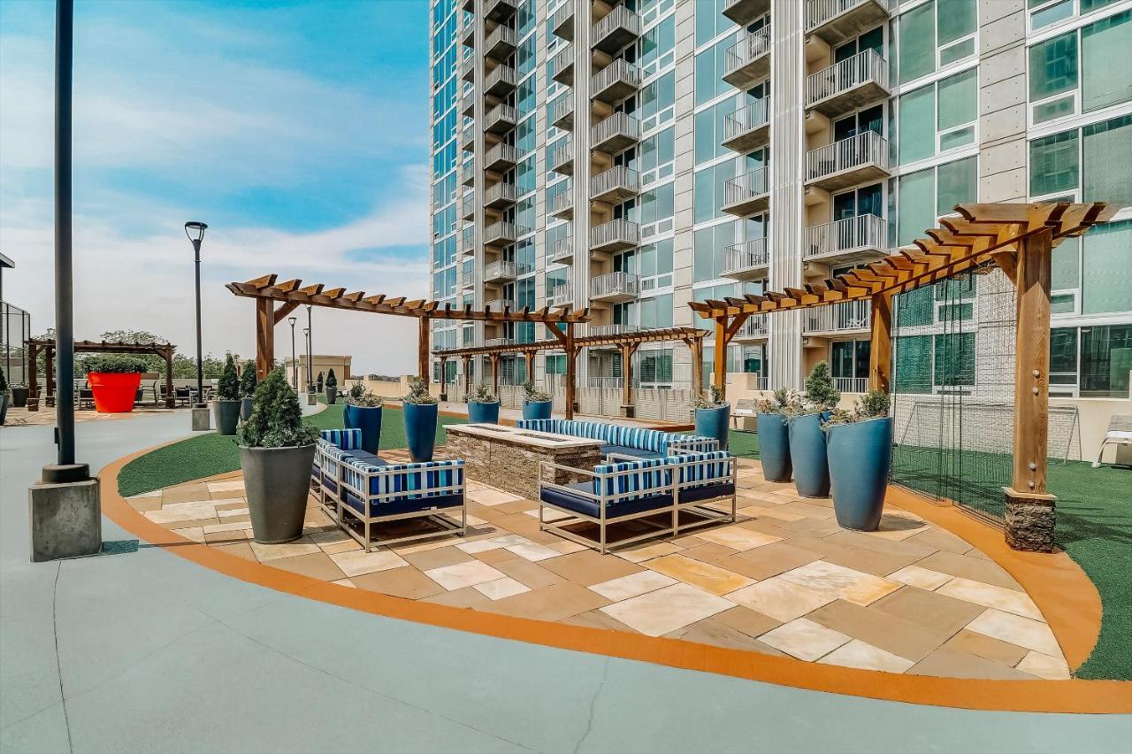 Frontdesk Skyhouse Apts Uptown Apartment Charlotte