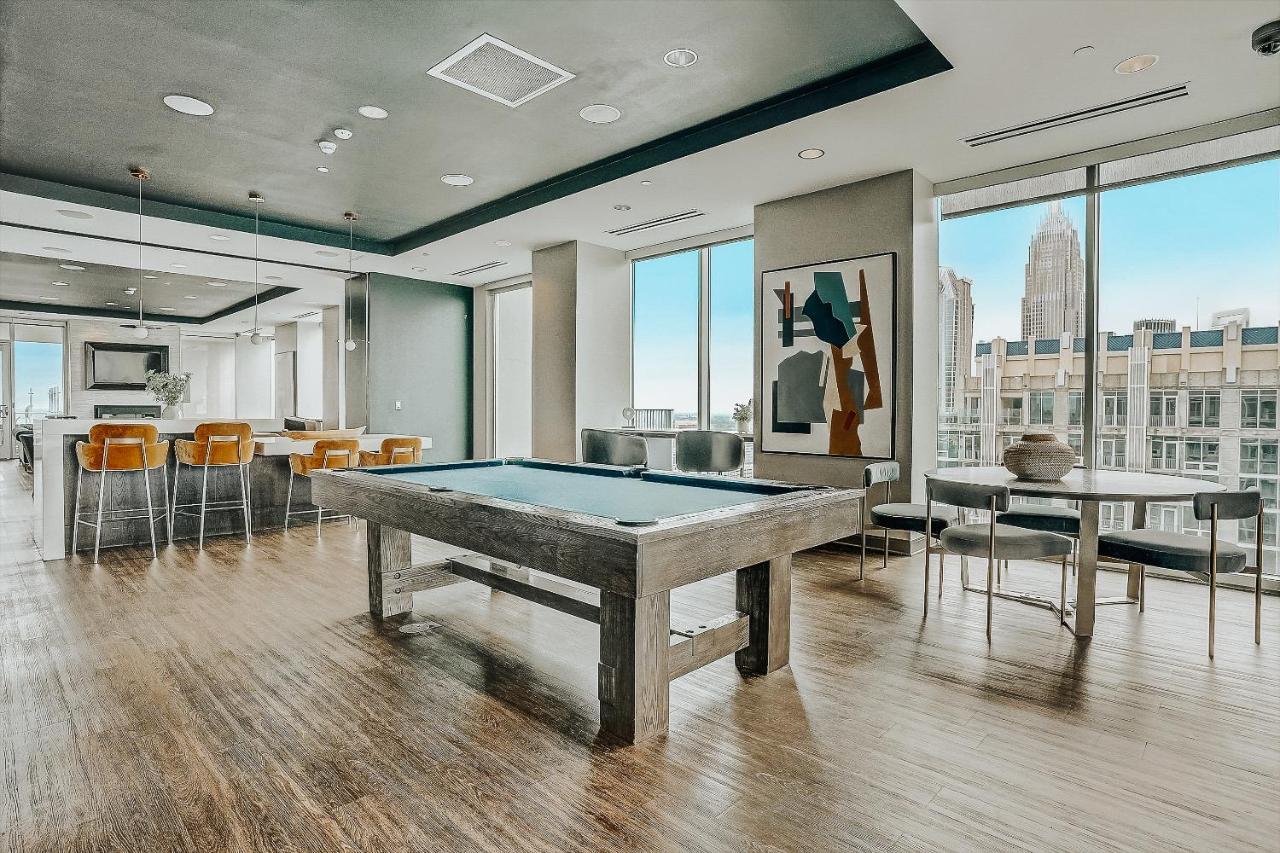 Frontdesk Skyhouse Apts Uptown Charlotte
