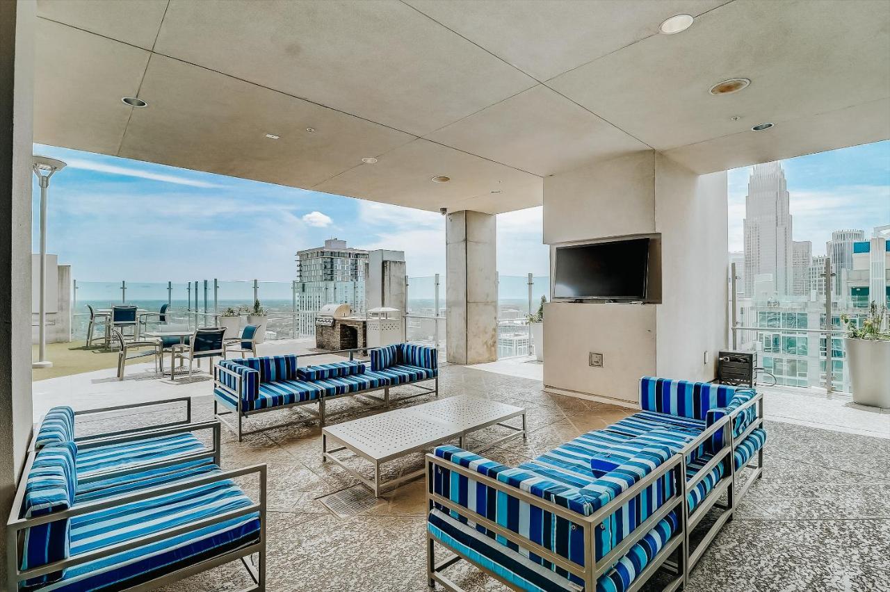 Frontdesk Skyhouse Apts Uptown *