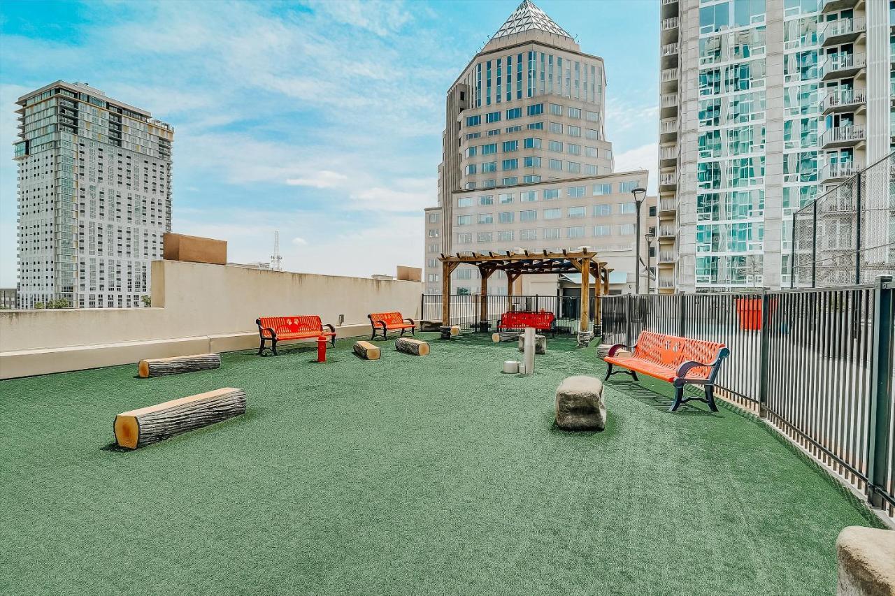 Frontdesk Skyhouse Apts Uptown * Charlotte
