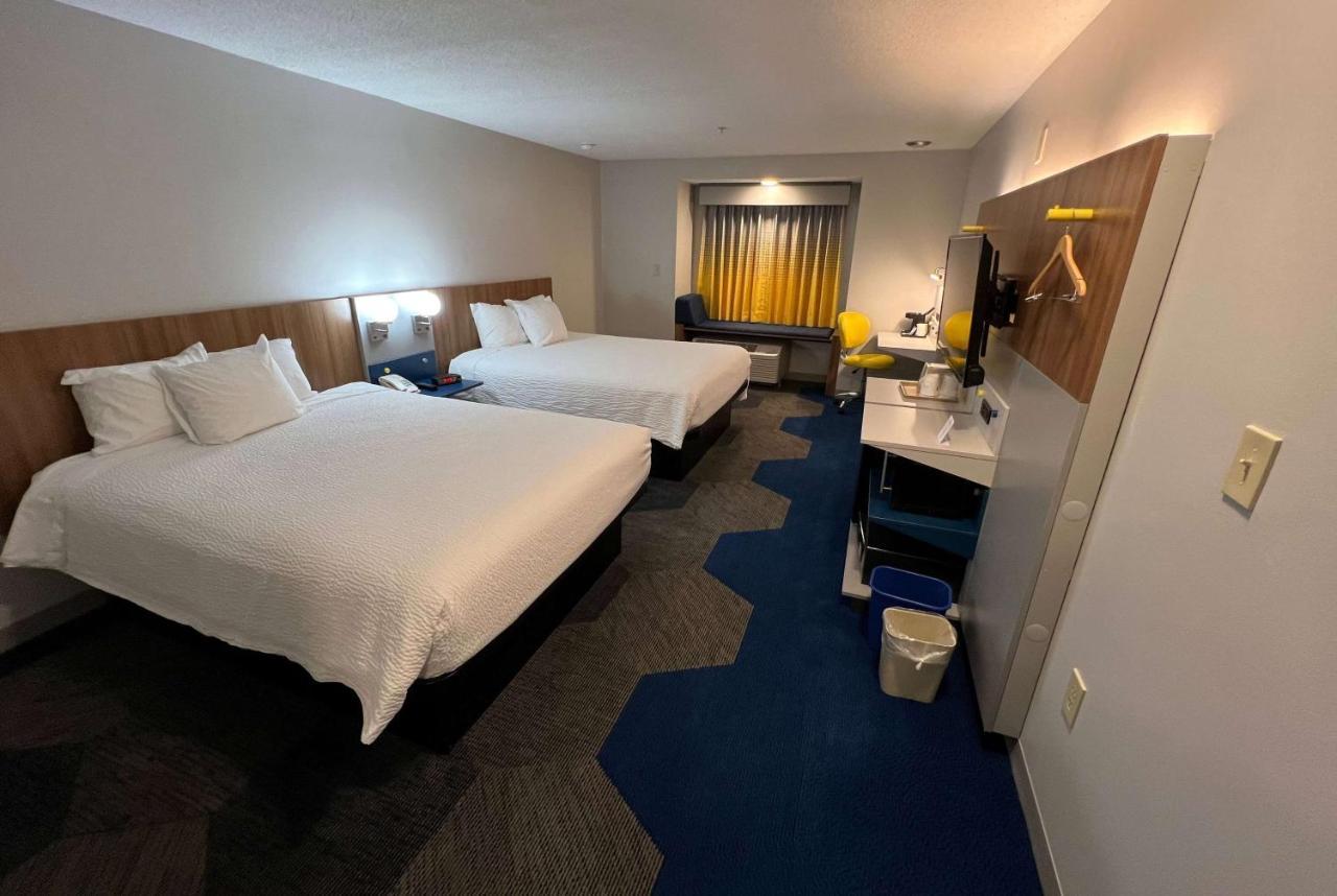 Microtel & By Wyndham Charlotte/northlake Charlotte