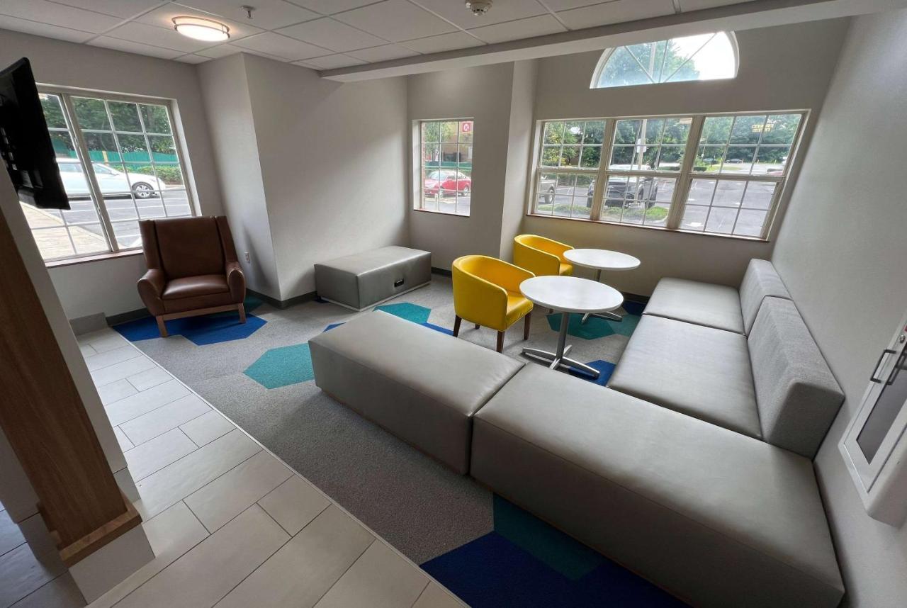Hotel Microtel & By Wyndham Charlotte/northlake 2*
