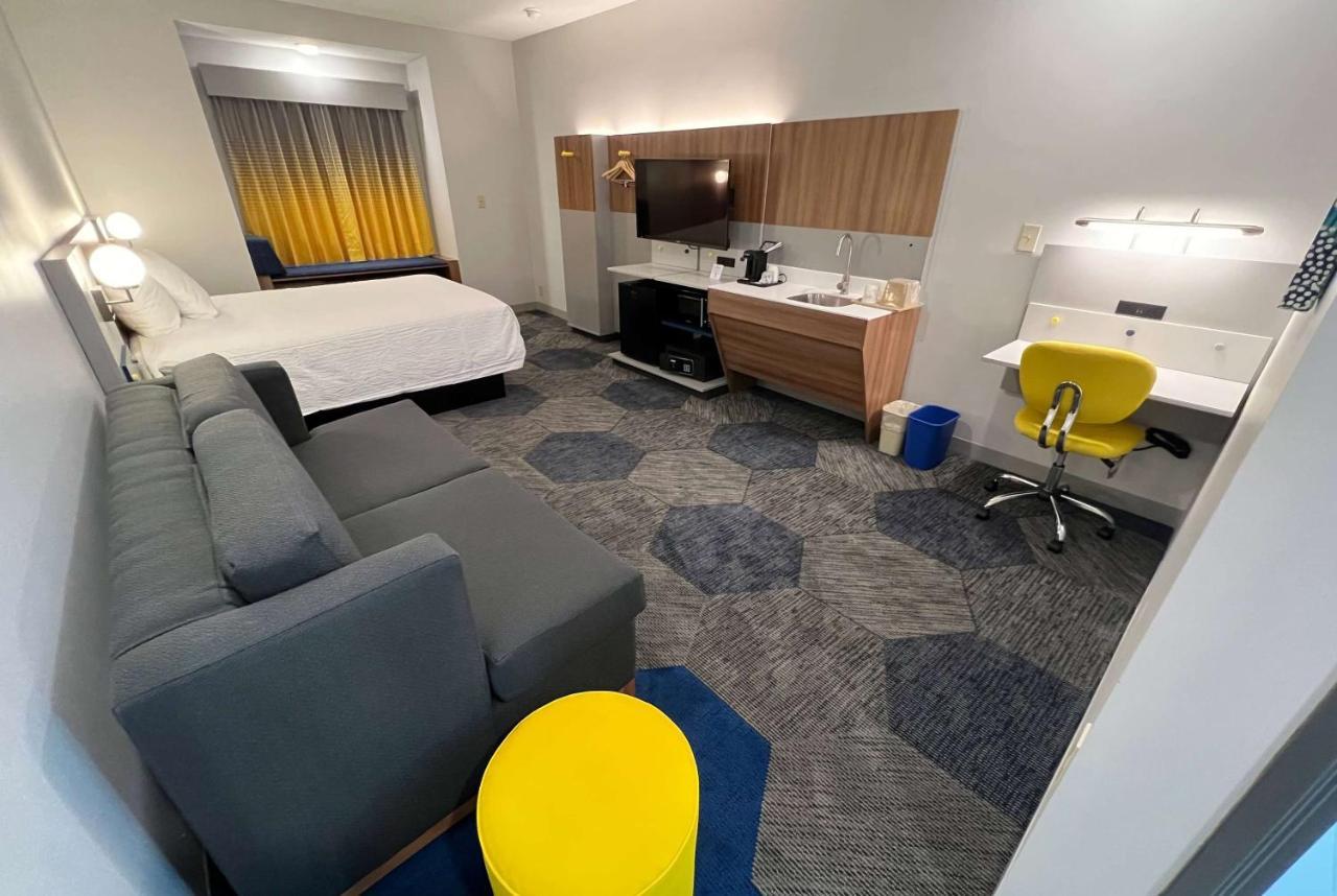 Microtel & By Wyndham Charlotte/northlake Hotel