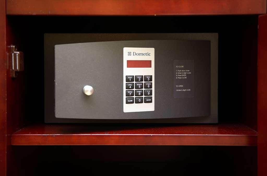 Hilton Uptown 4*