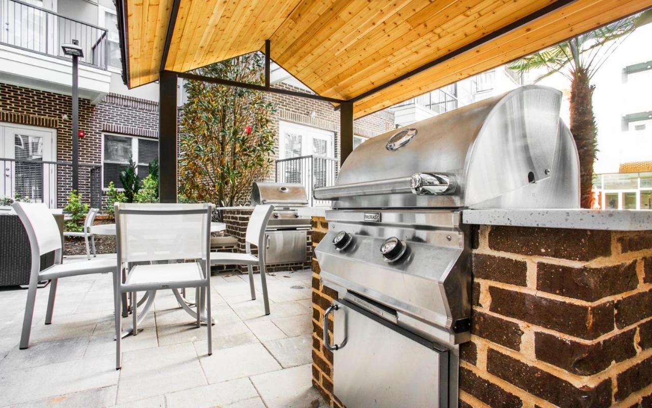 Premium And At Midtown 205 In Apartment *