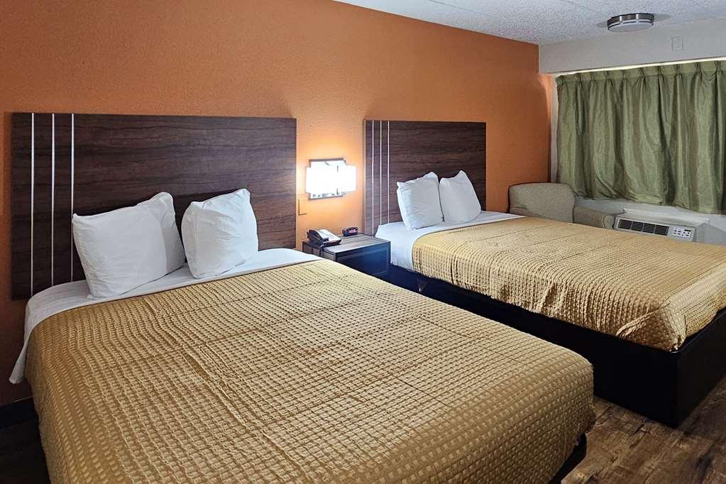 Econo Airport Hotel *