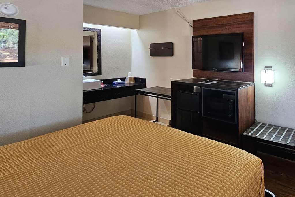 Econo Airport Hotel