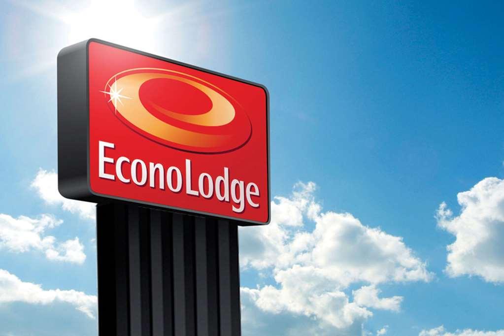 Econo Airport Hotel *