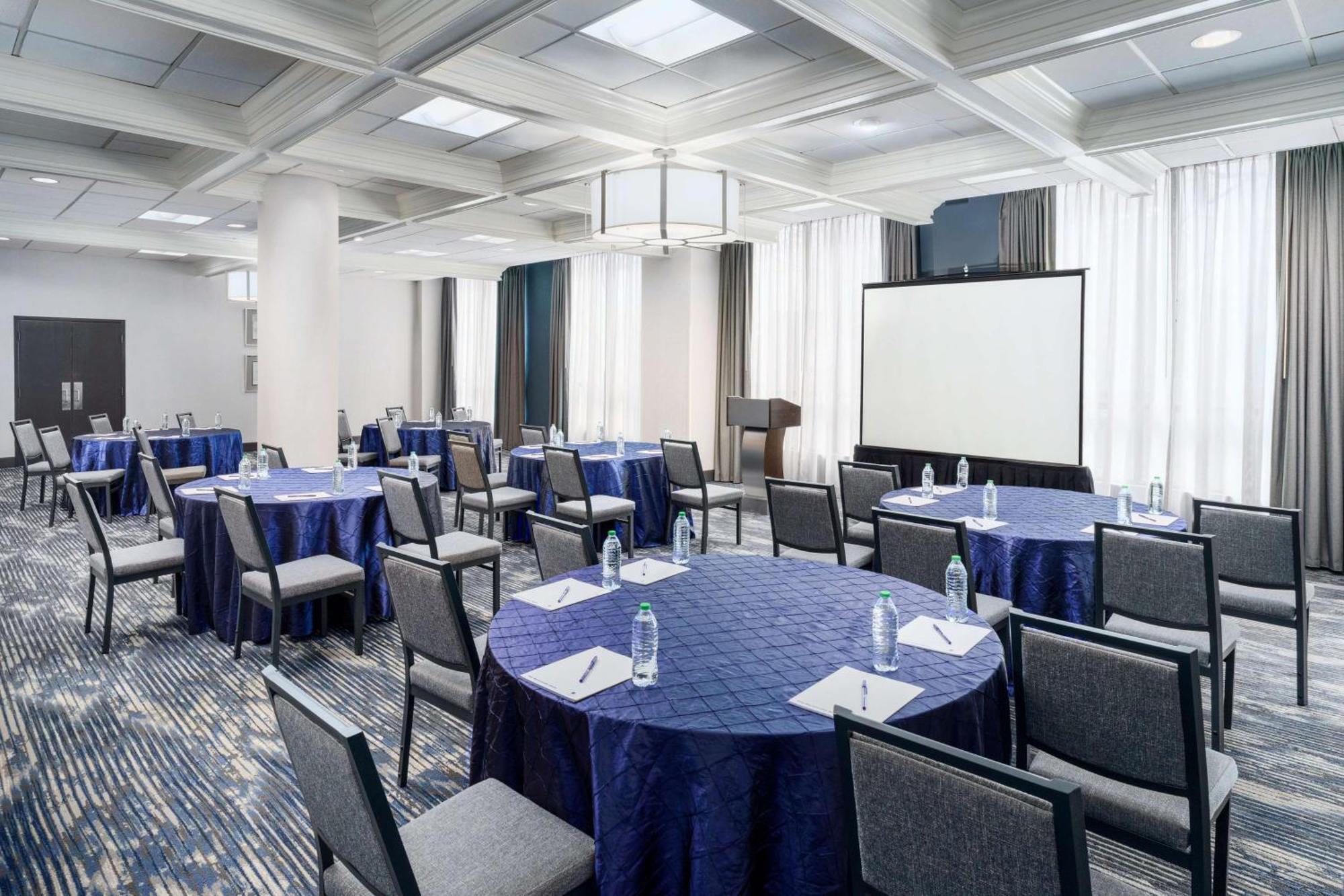 Hotel Doubletree By Hilton Center 4*