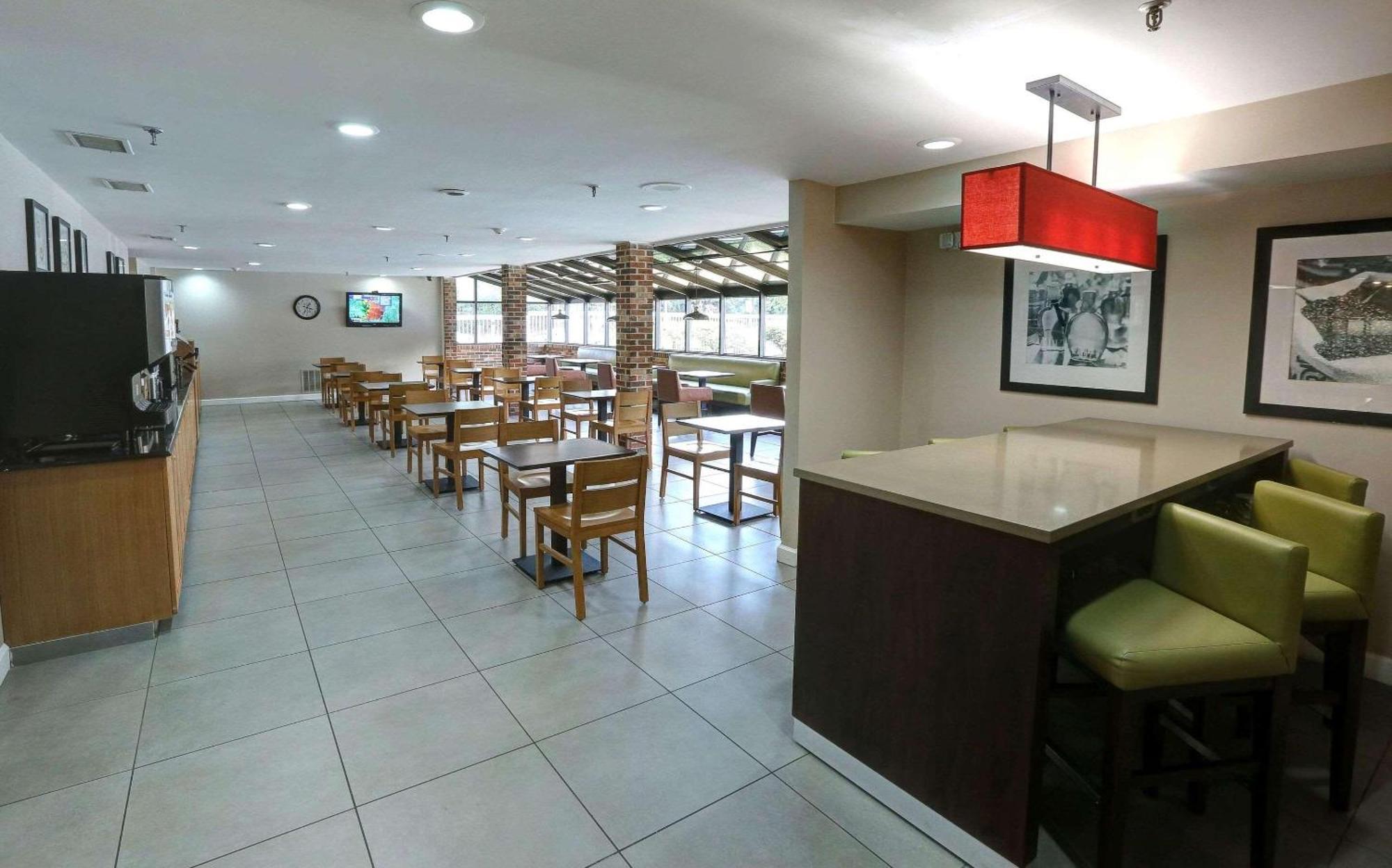 Hotel Country & By Radisson, I-85 Airport, Nc Charlotte