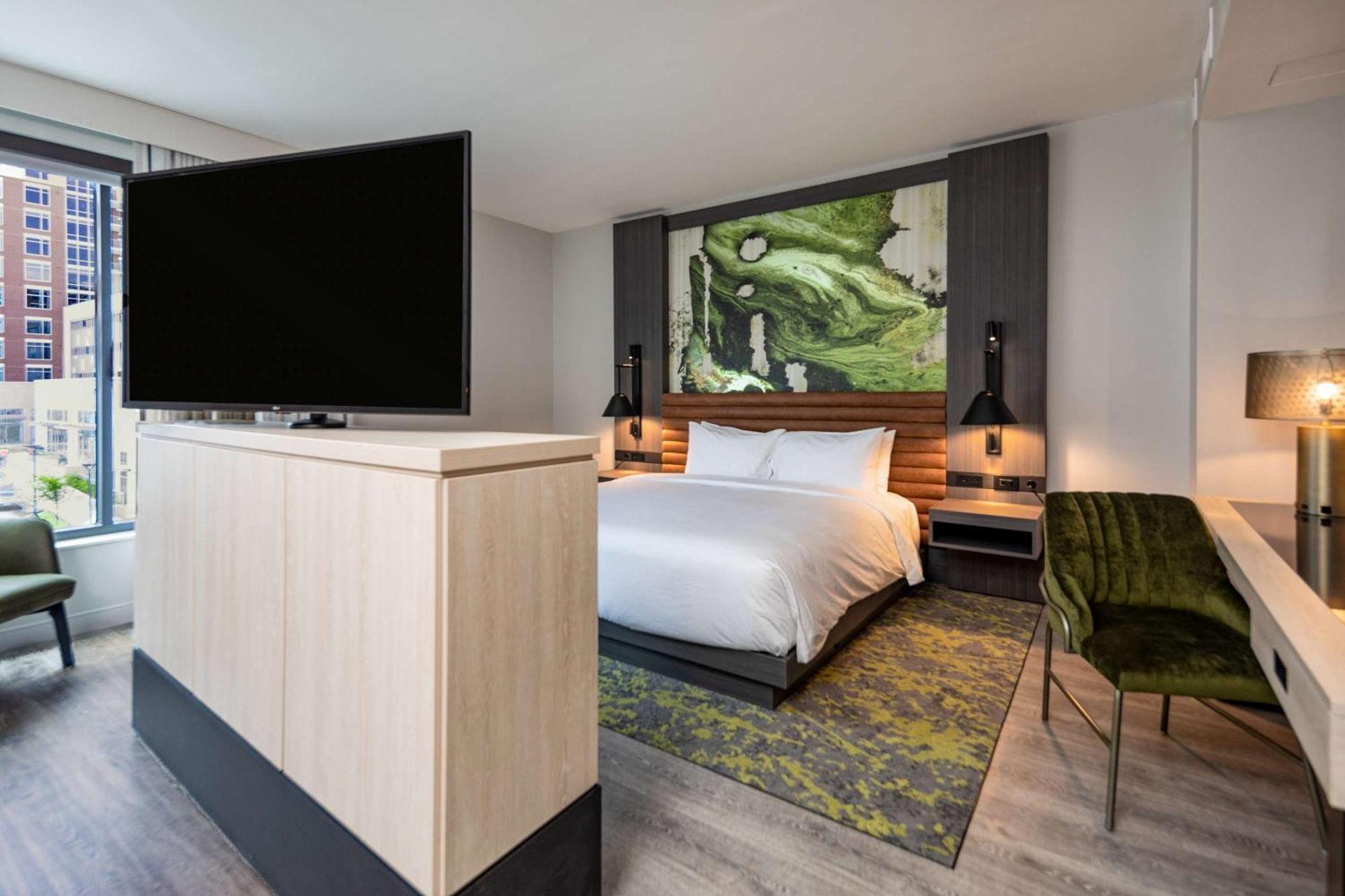 Hyatt Centric Southpark 4*