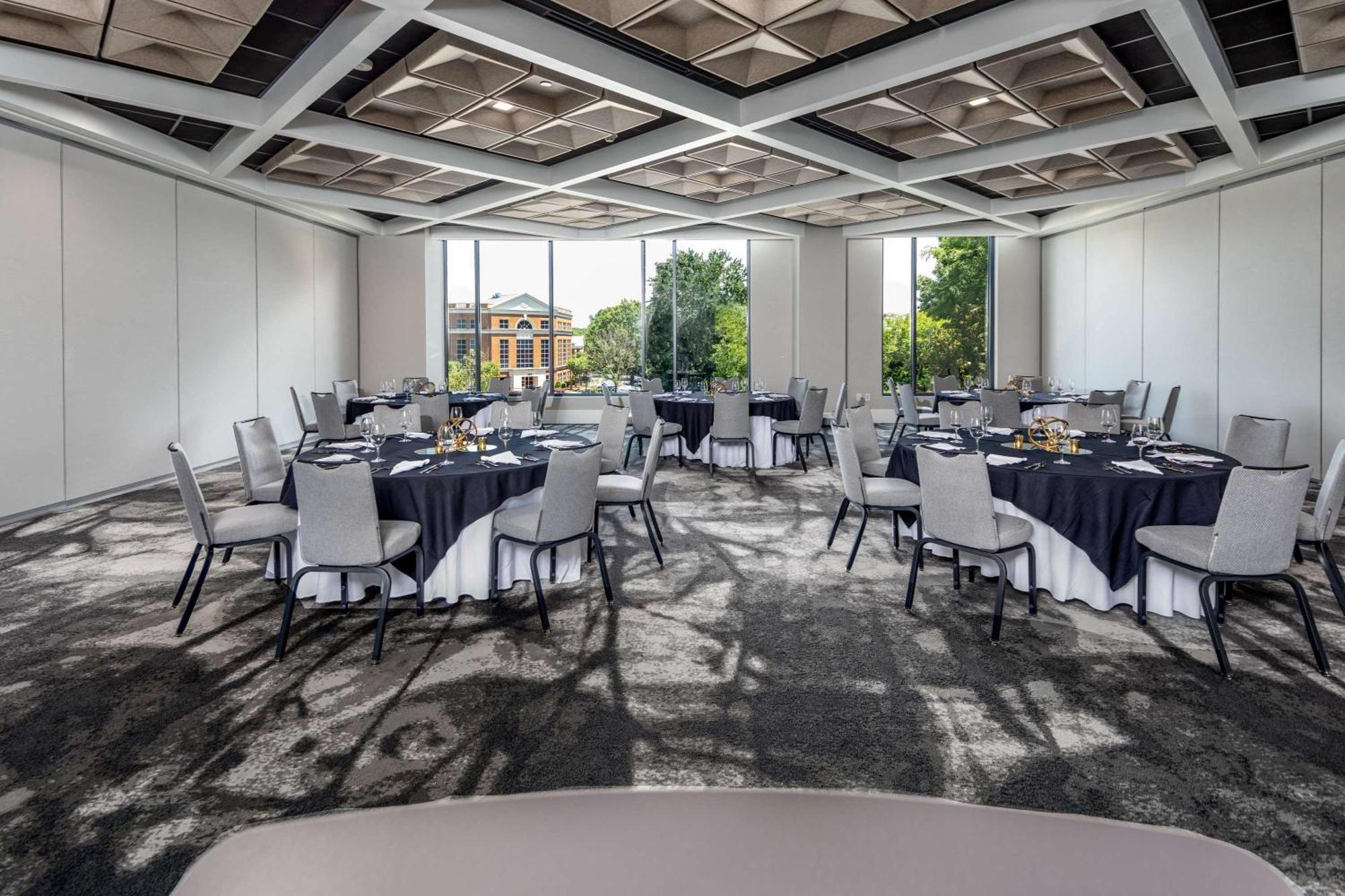 Hyatt Centric Southpark 4*