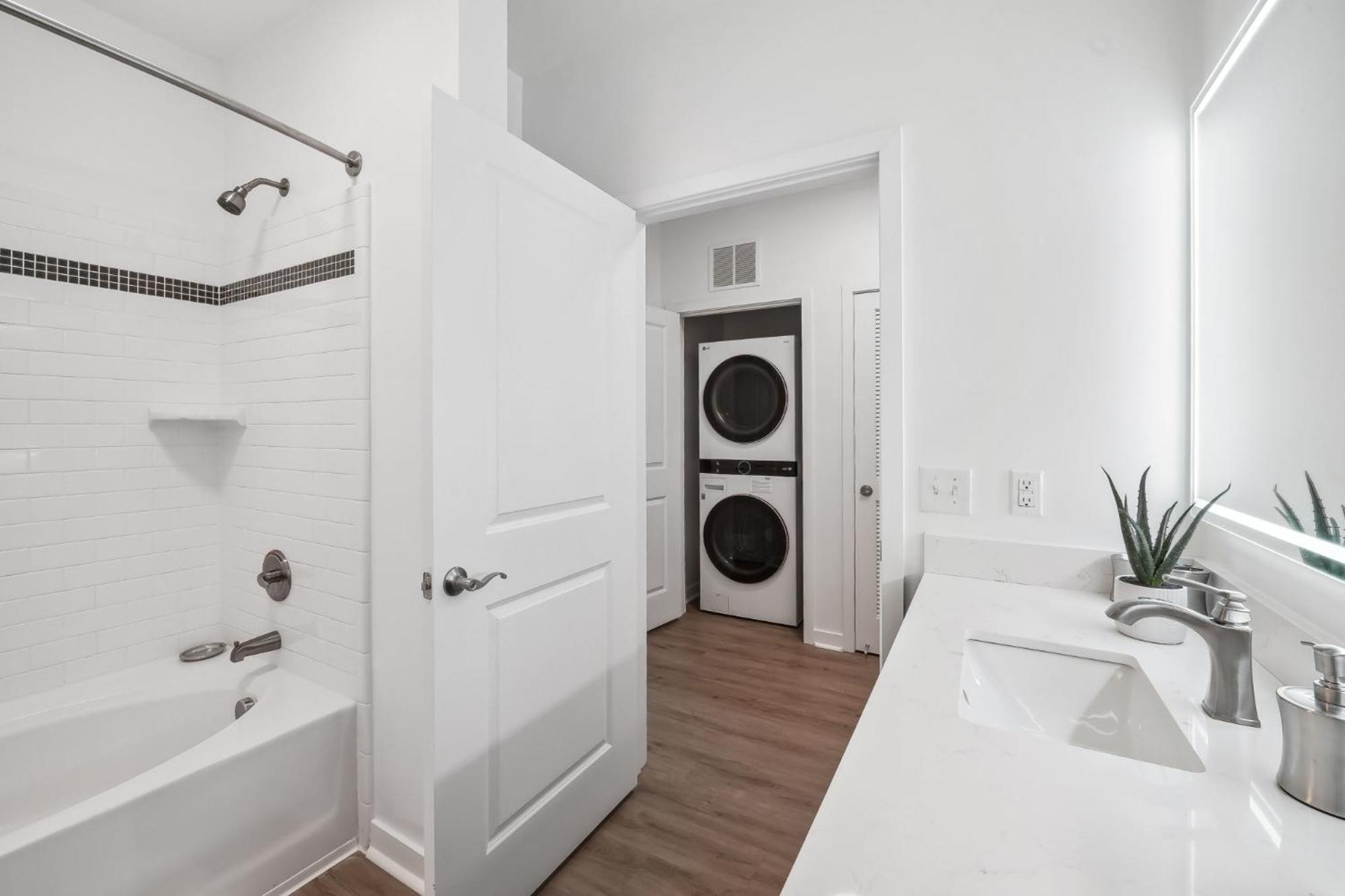 Apartment Premium And At Midtown 205 In