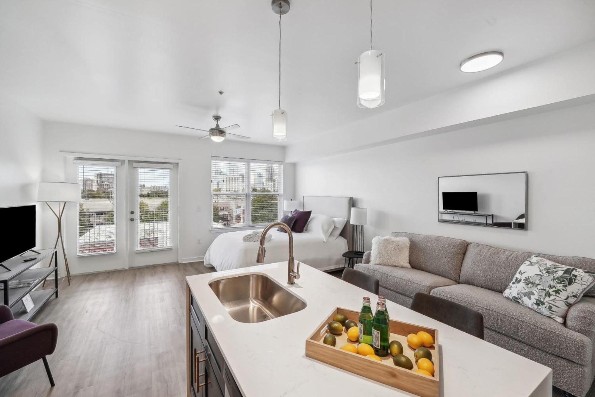 Premium And At Midtown 205 In Apartment *