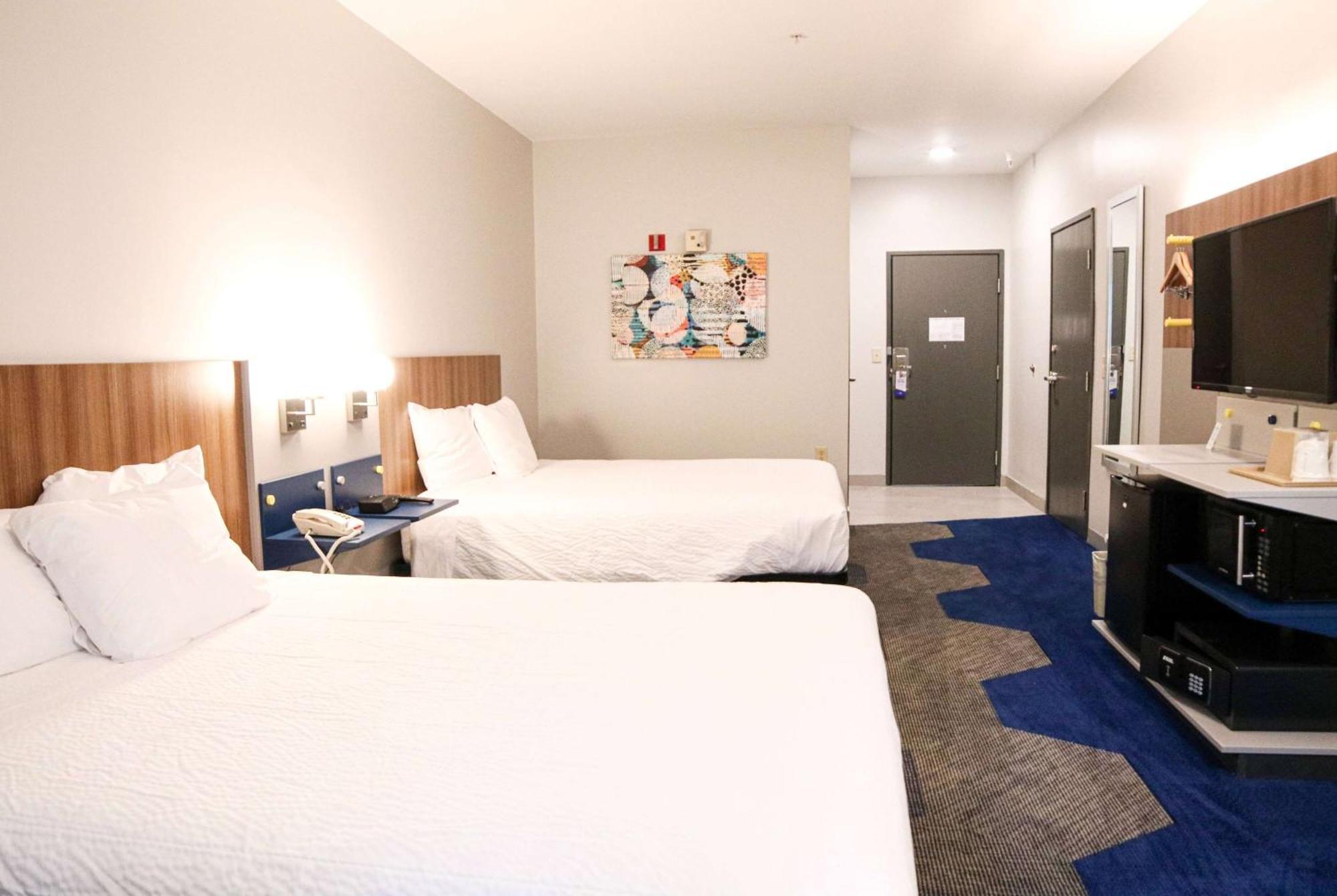 Microtel & By Wyndham Charlotte/northlake