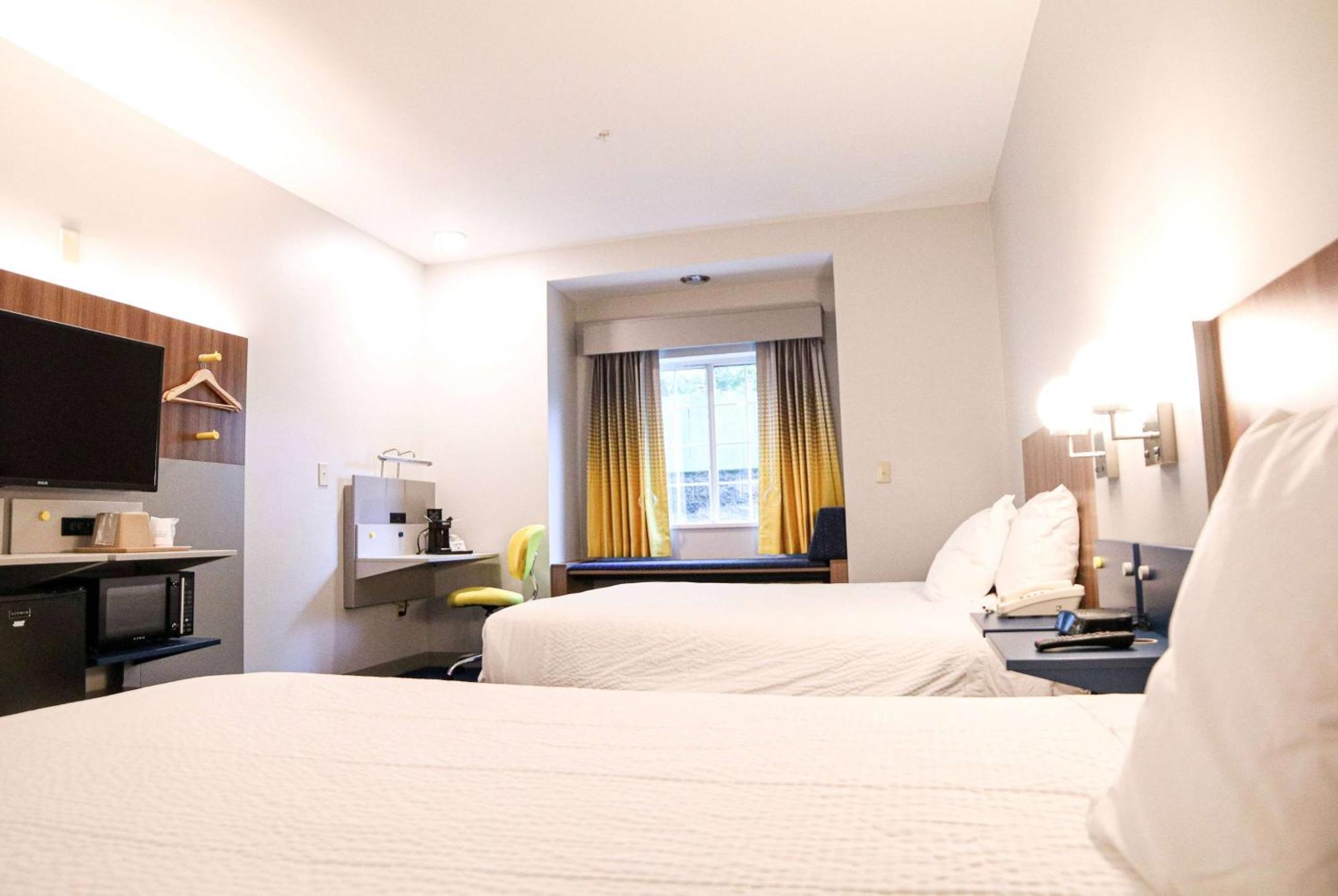 Microtel & By Wyndham Charlotte/northlake